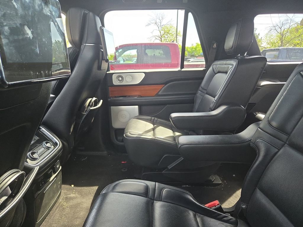 Used 2019 Lincoln Navigator L Reserve image 6