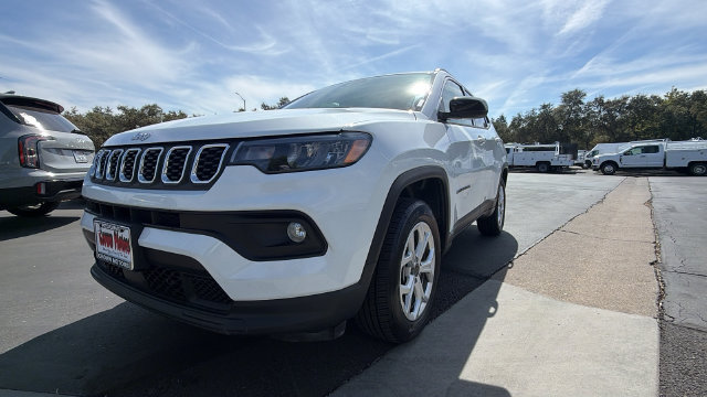 Used 2025 Jeep Compass Latitude AWD/4WD image 9