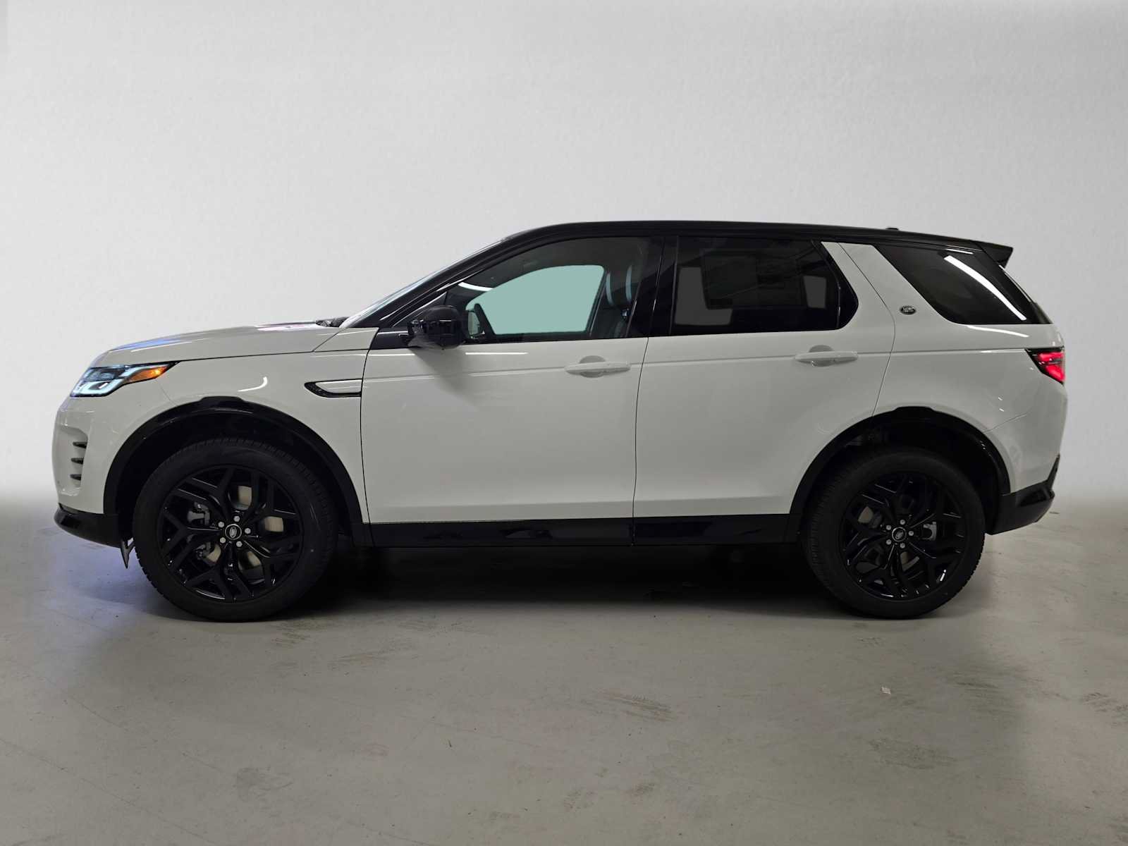 New 2026 Land Rover Discovery Sport Landmark AWD/4WD image 2
