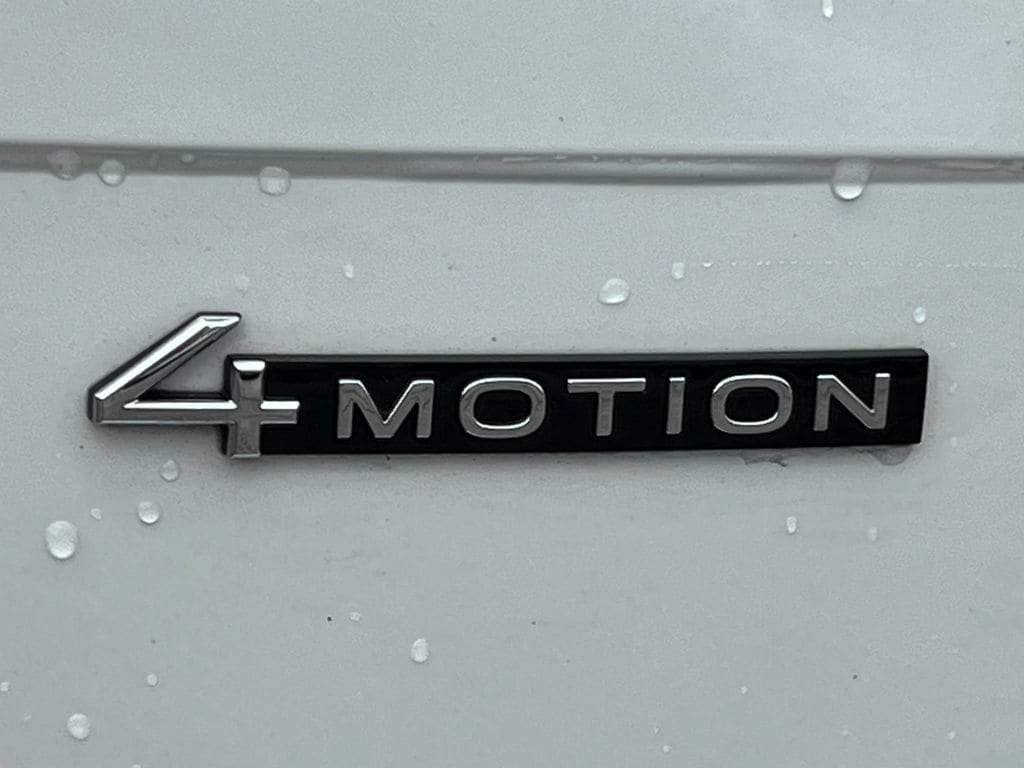 Used 2023 Volkswagen Tiguan SE R-Line AWD/4WD image 10