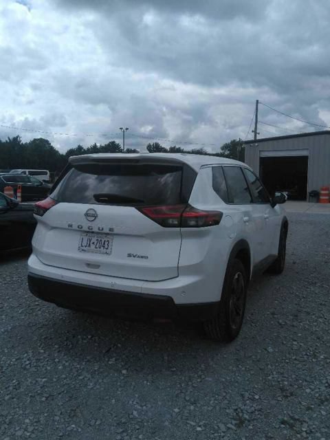 Used 2024 Nissan Rogue SV AWD/4WD image 5