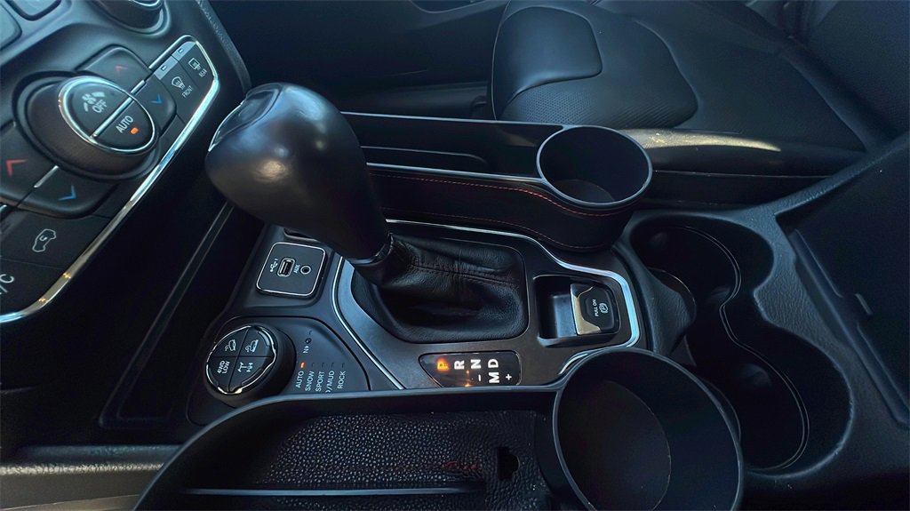 Used 2021 Jeep Cherokee Trailhawk w/ Premium Leather Package image 24