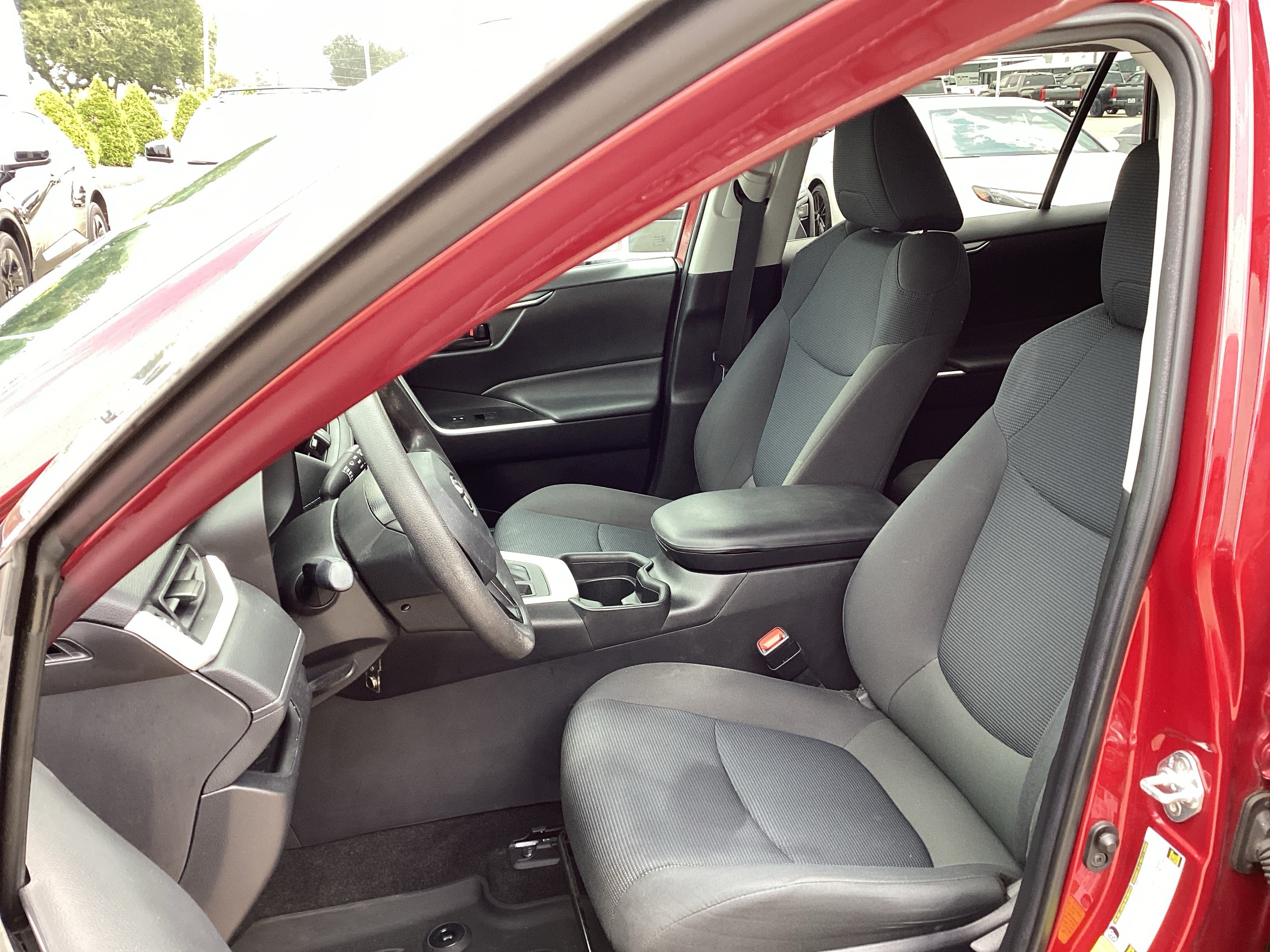 Used 2021 Toyota RAV4 LE FWD image 15