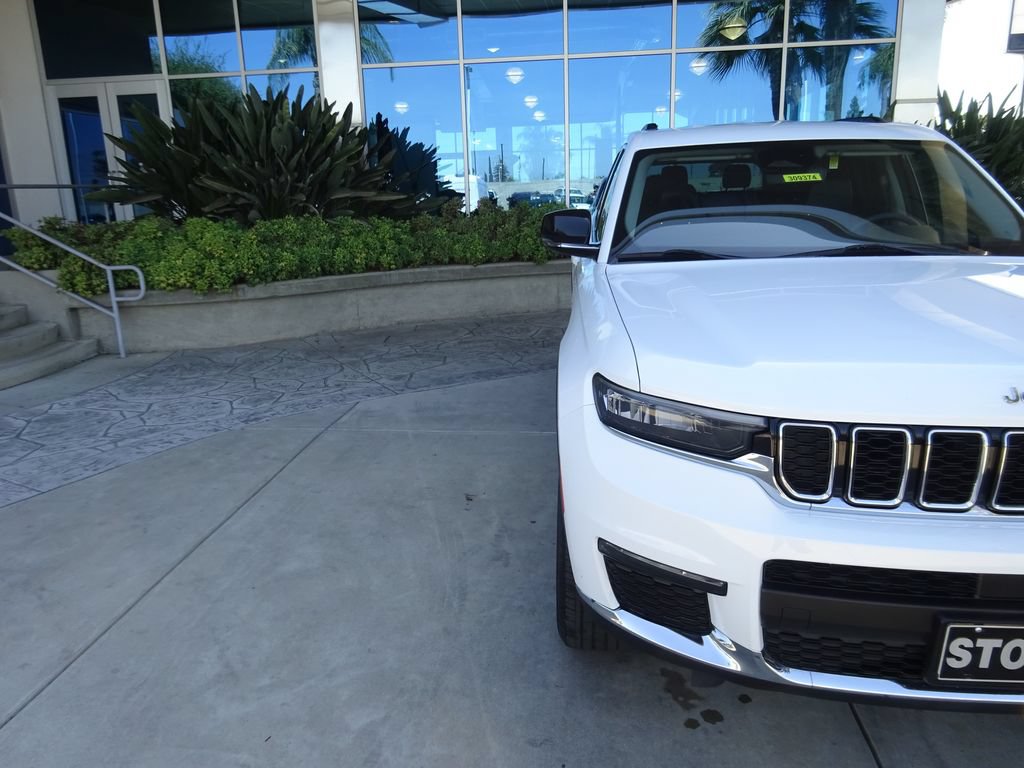Used 2023 Jeep Grand Cherokee L Limited AWD/4WD image 32