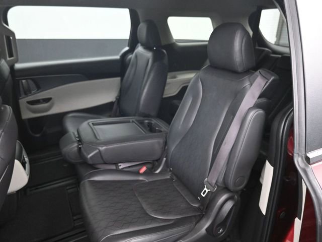 Used 2023 Kia Carnival LX image 23