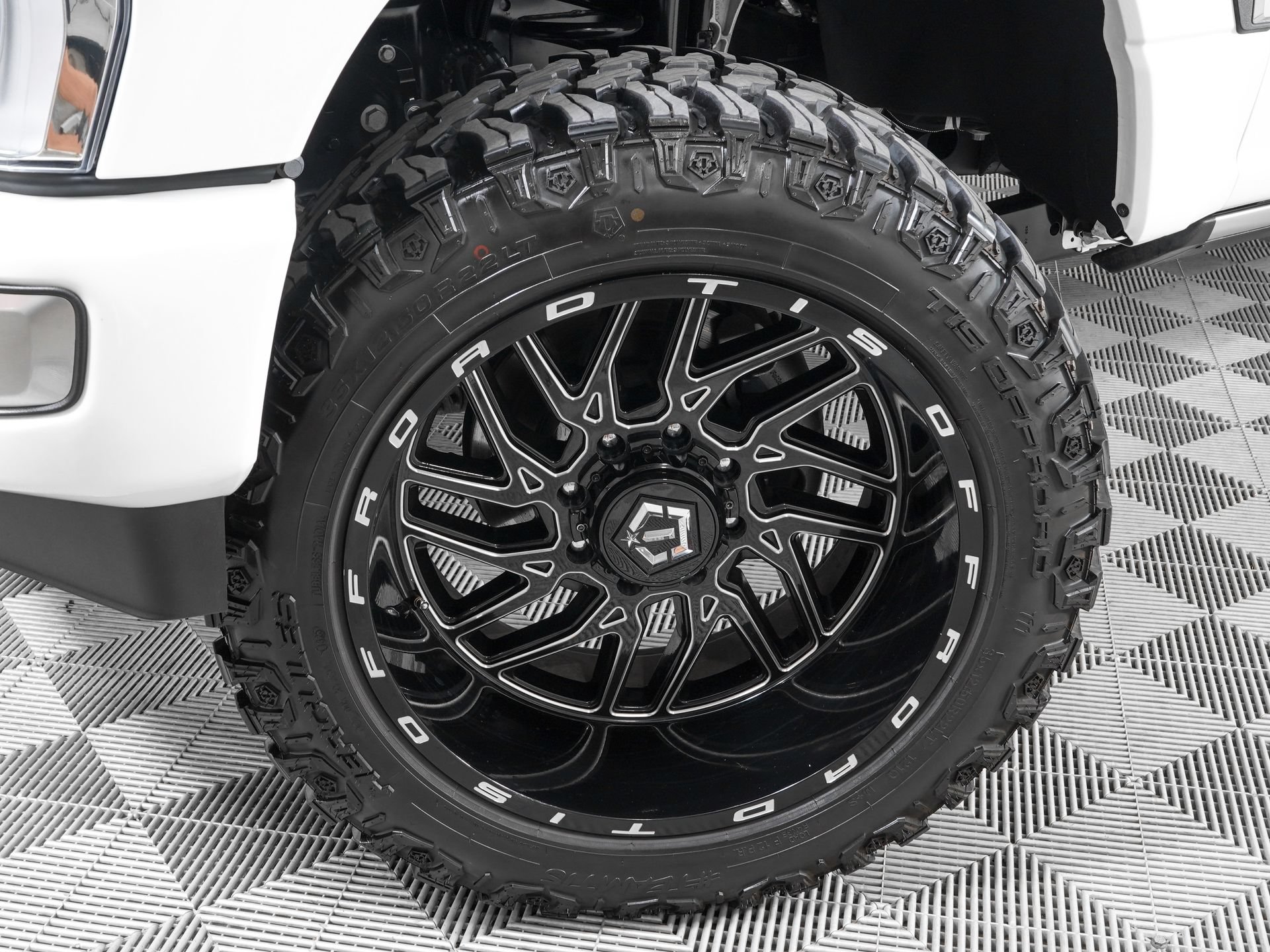 Used 2024 Ford F250 Platinum w/ FX4 Off-Road Package AWD/4WD image 33
