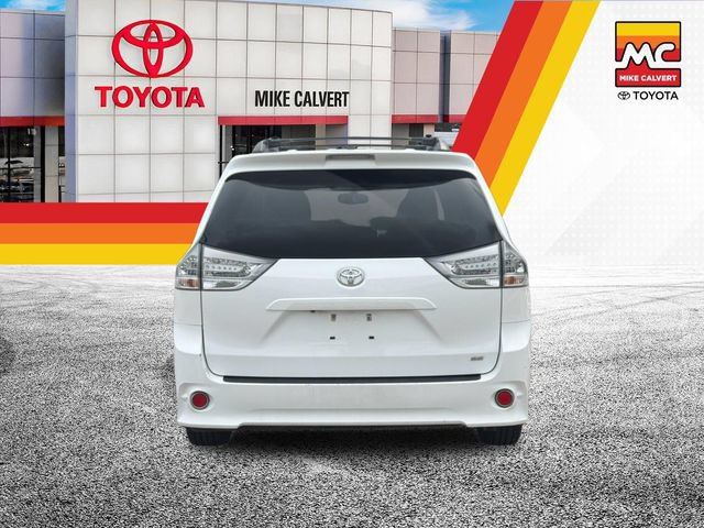 Used 2015 Toyota Sienna SE FWD image 4