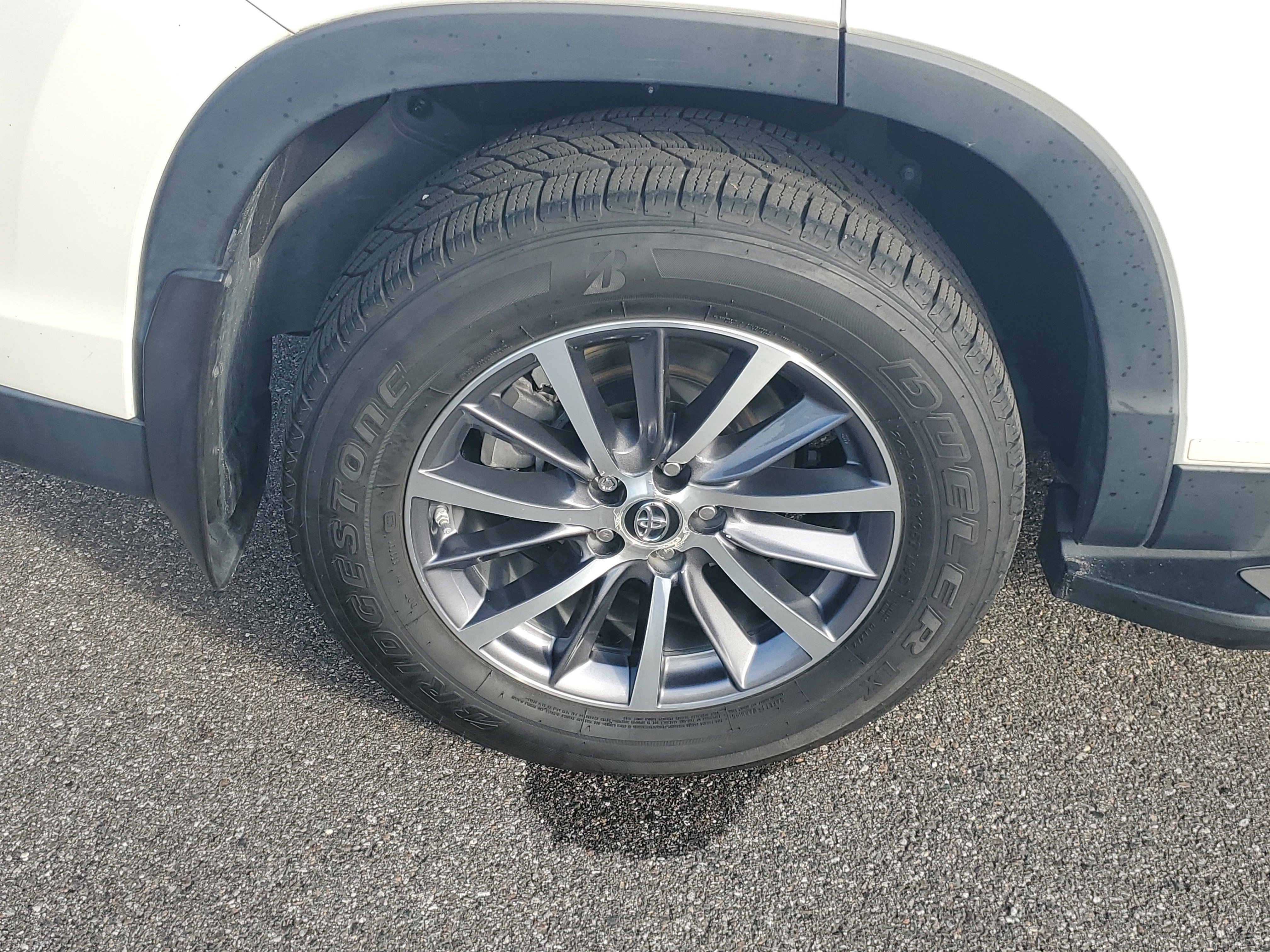 Used 2019 Toyota Highlander XLE image 41