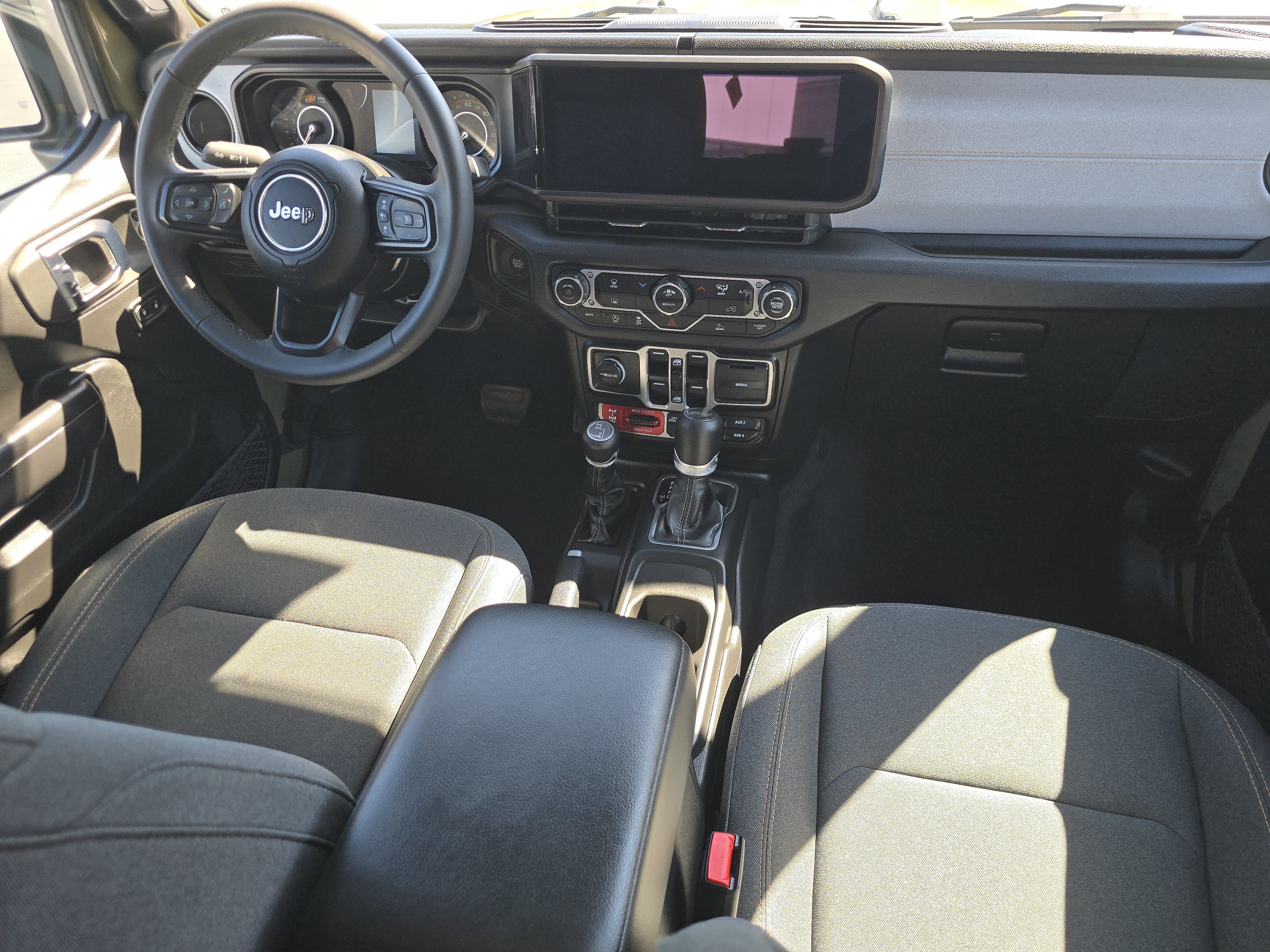 Used 2025 Jeep Wrangler Unlimited Sport AWD/4WD image 21