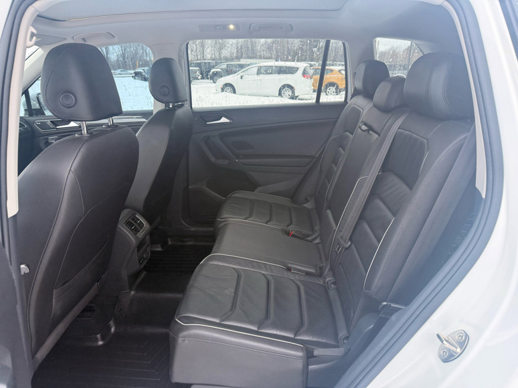 Used 2018 Volkswagen Tiguan SEL Premium image 12