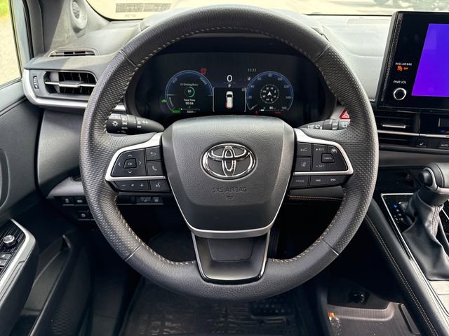 Certified 2025 Toyota Sienna XLE Woodland Edition image 20