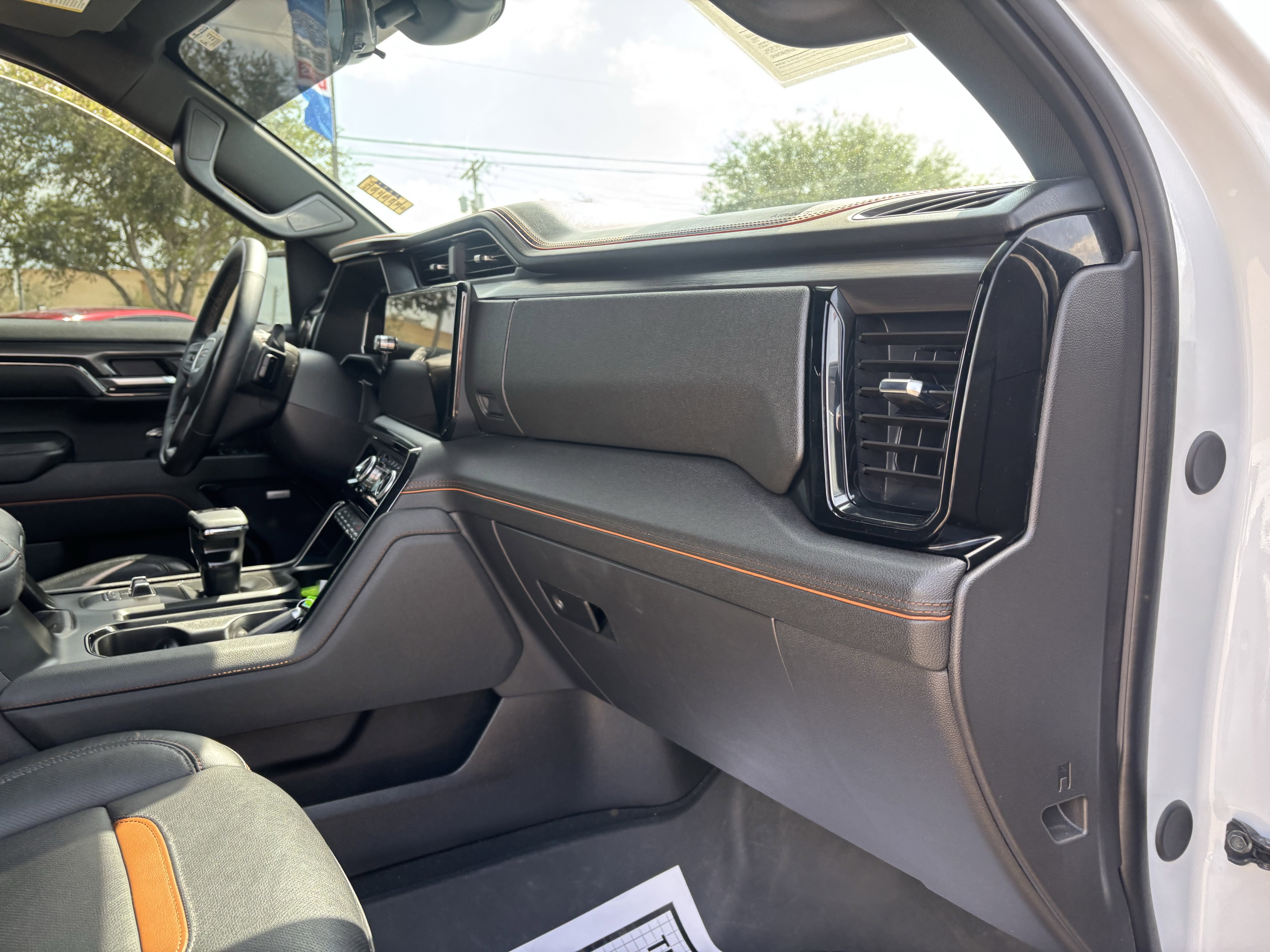 Used 2024 GMC Sierra 1500 AT4 w/ Technology Package image 25