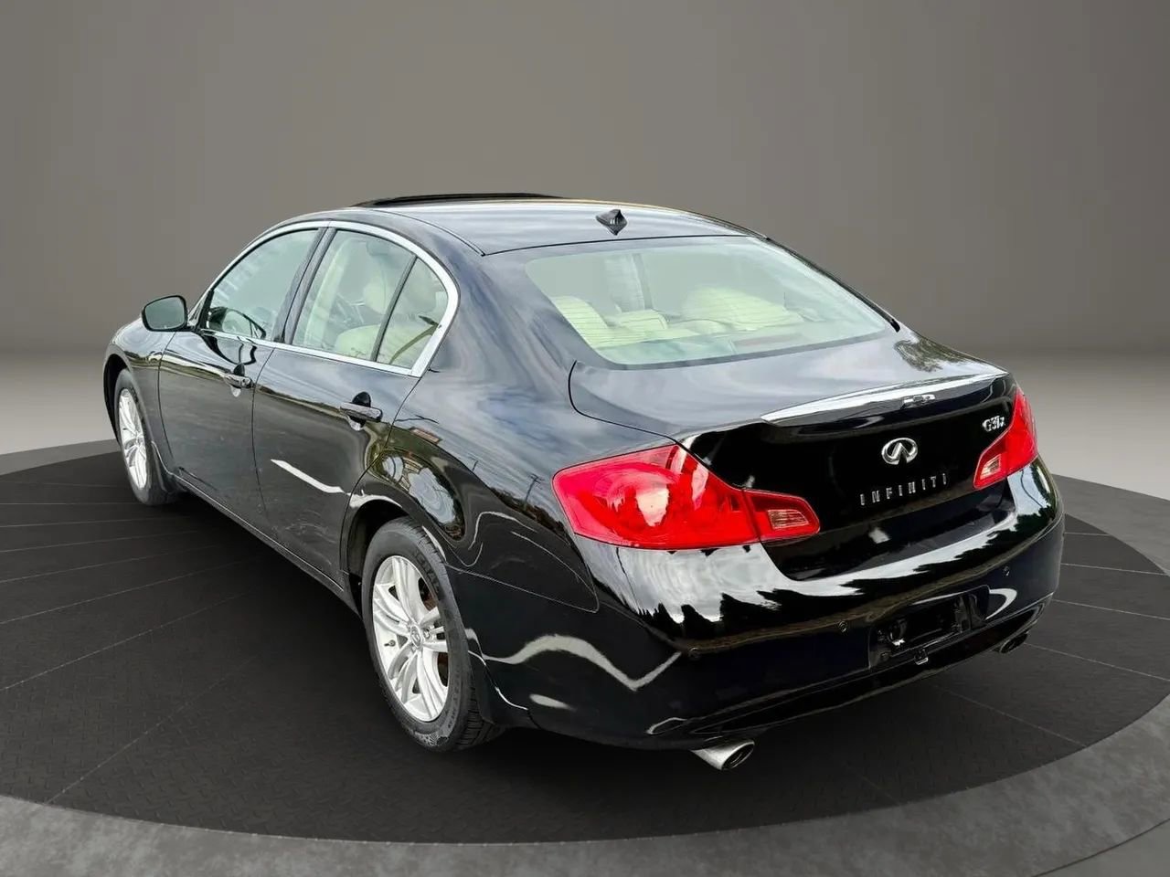 Used 2013 INFINITI G37 x Sedan w/ Premium Pkg image 6