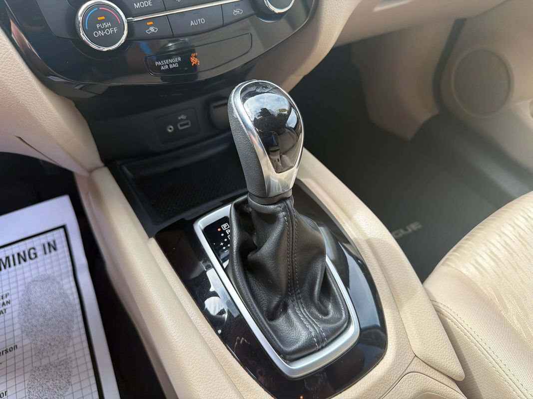 Used 2019 Nissan Rogue SV FWD image 14