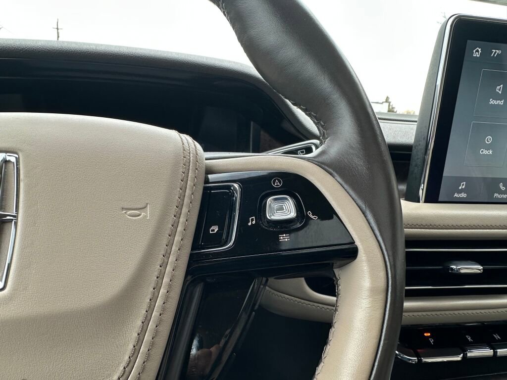 Used 2020 Lincoln Aviator Reserve w/ Equipment Group 202A image 16