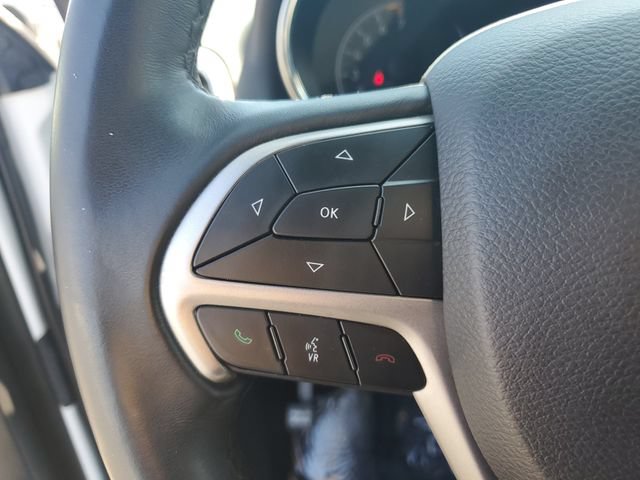 Used 2019 Jeep Grand Cherokee Laredo RWD image 26