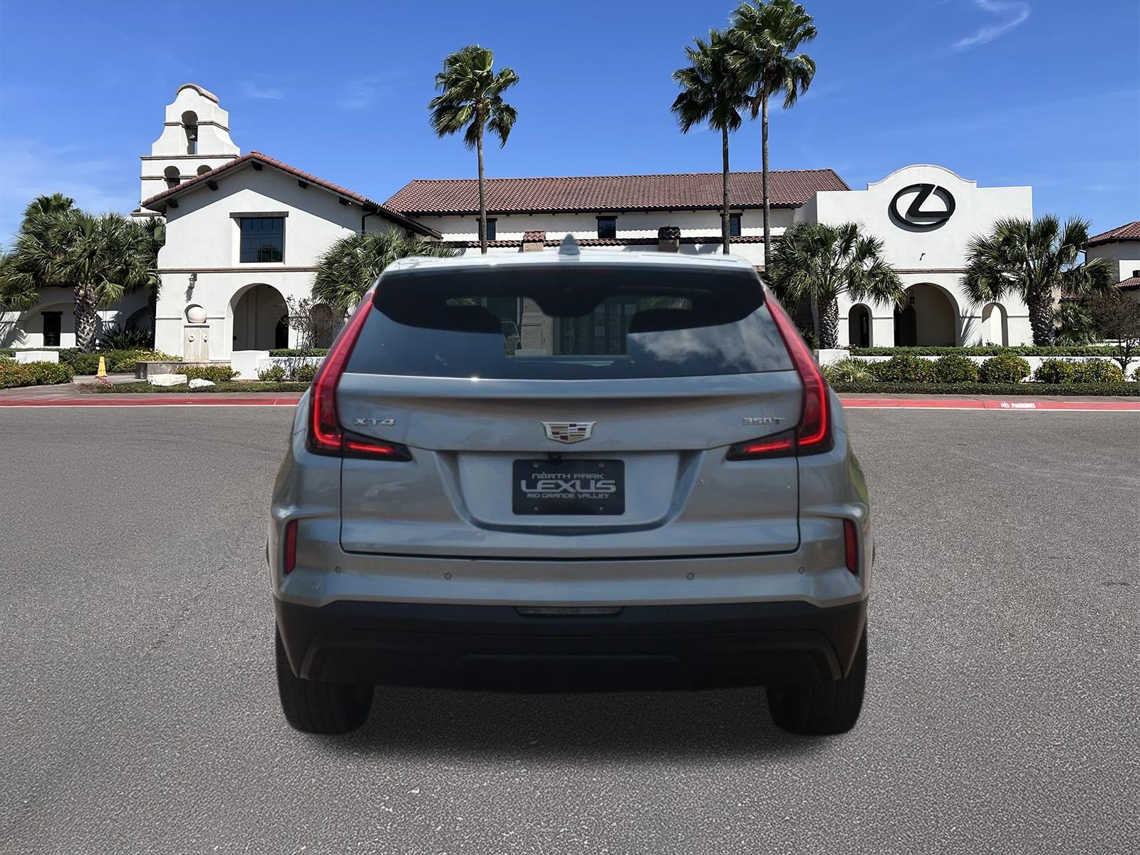 Used 2024 Cadillac XT4 Luxury image 3