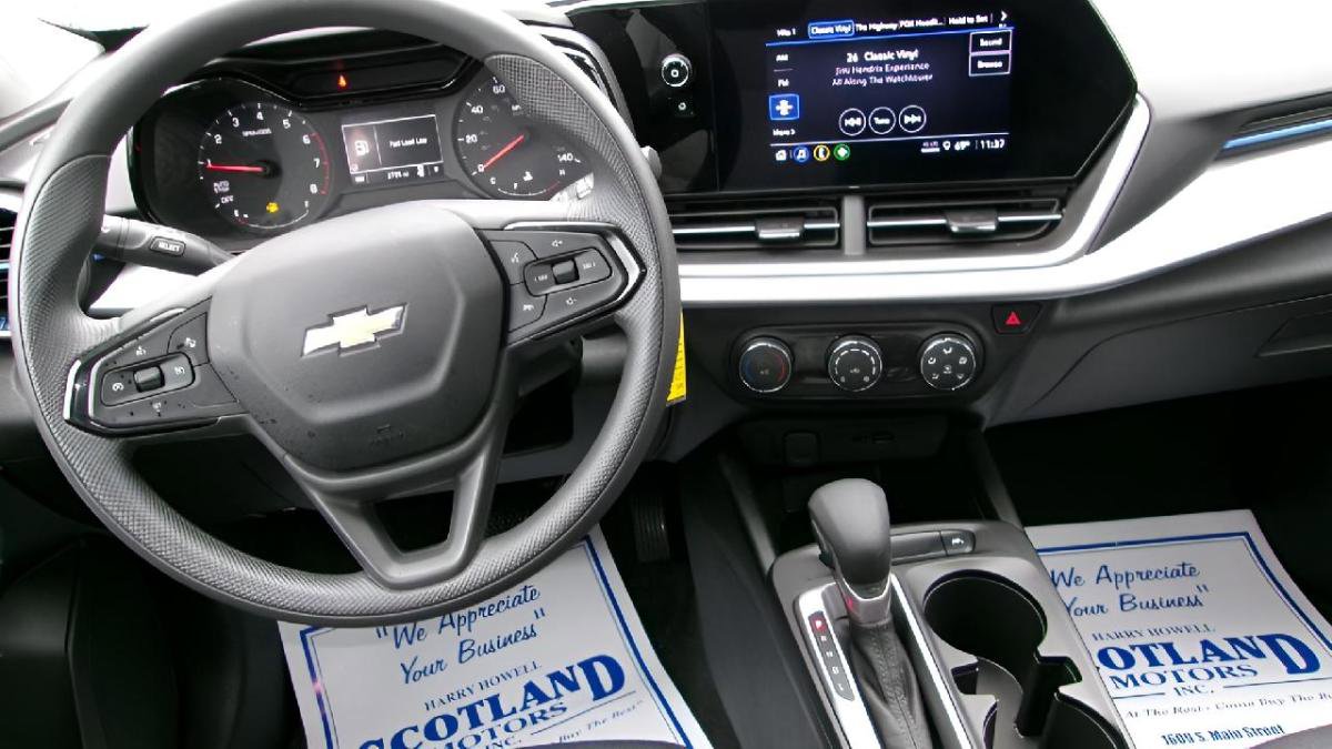 Used 2026 Chevrolet Trax LS w/ Driver Confidence Package image 11