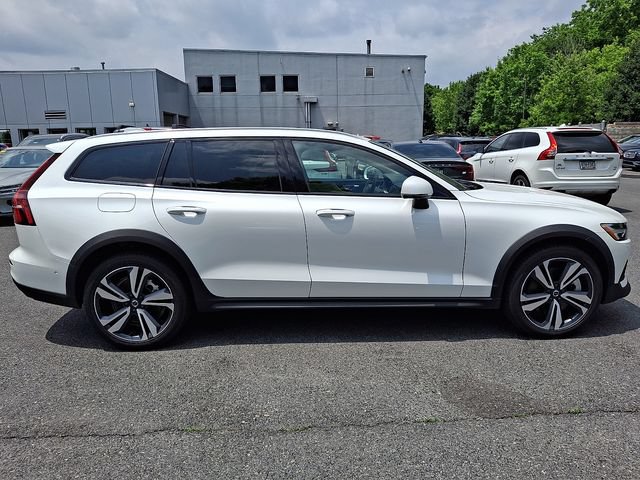 Used 2025 Volvo V60 B5 Cross Country Plus AWD/4WD image 7