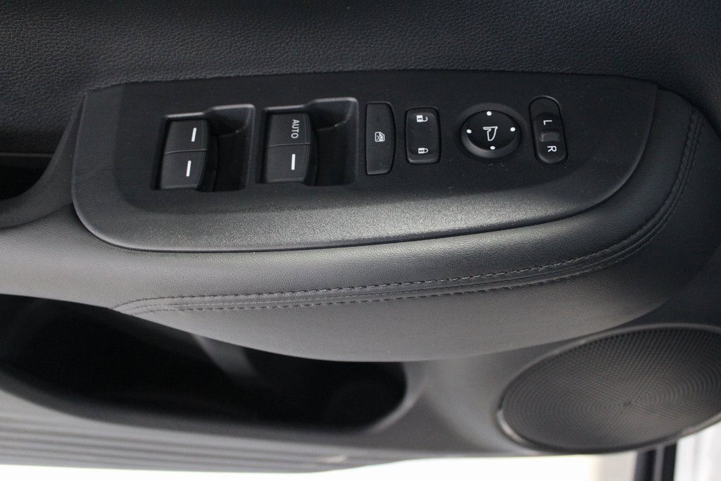 Used 2025 Honda HR-V LX image 11