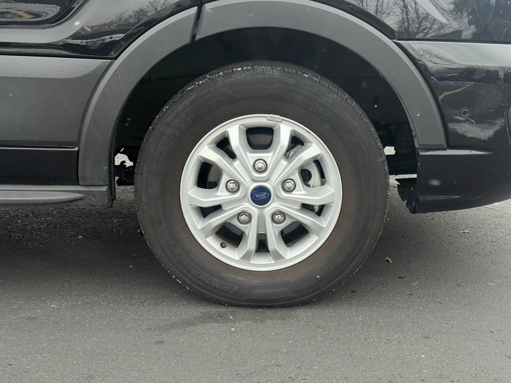 Used 2023 Ford Transit 350 XLT image 10