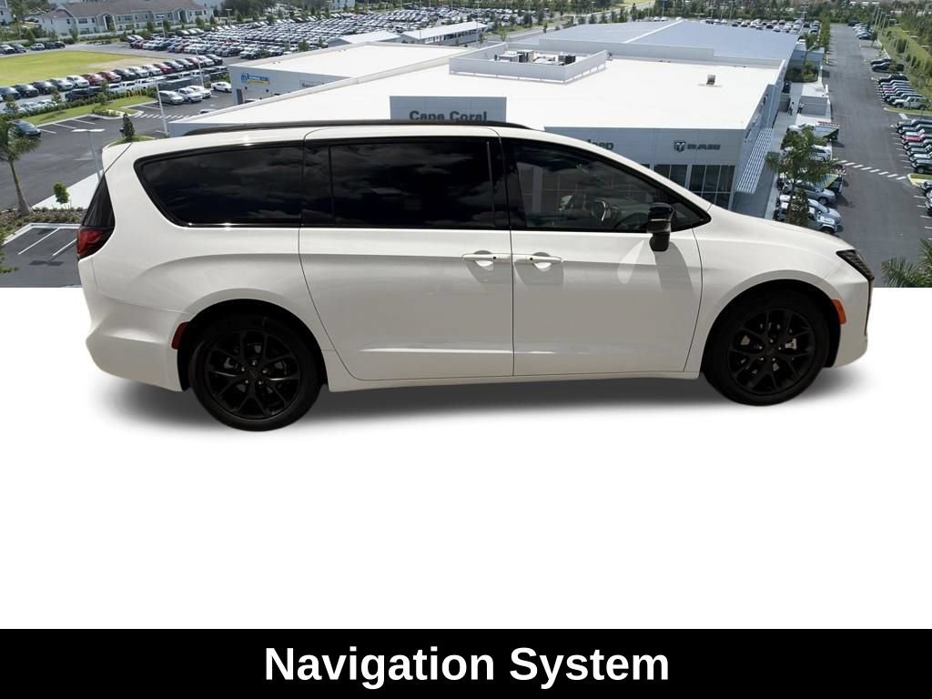 New 2027 Chrysler Pacifica Limited w/ S Appearance Package FWD image 3