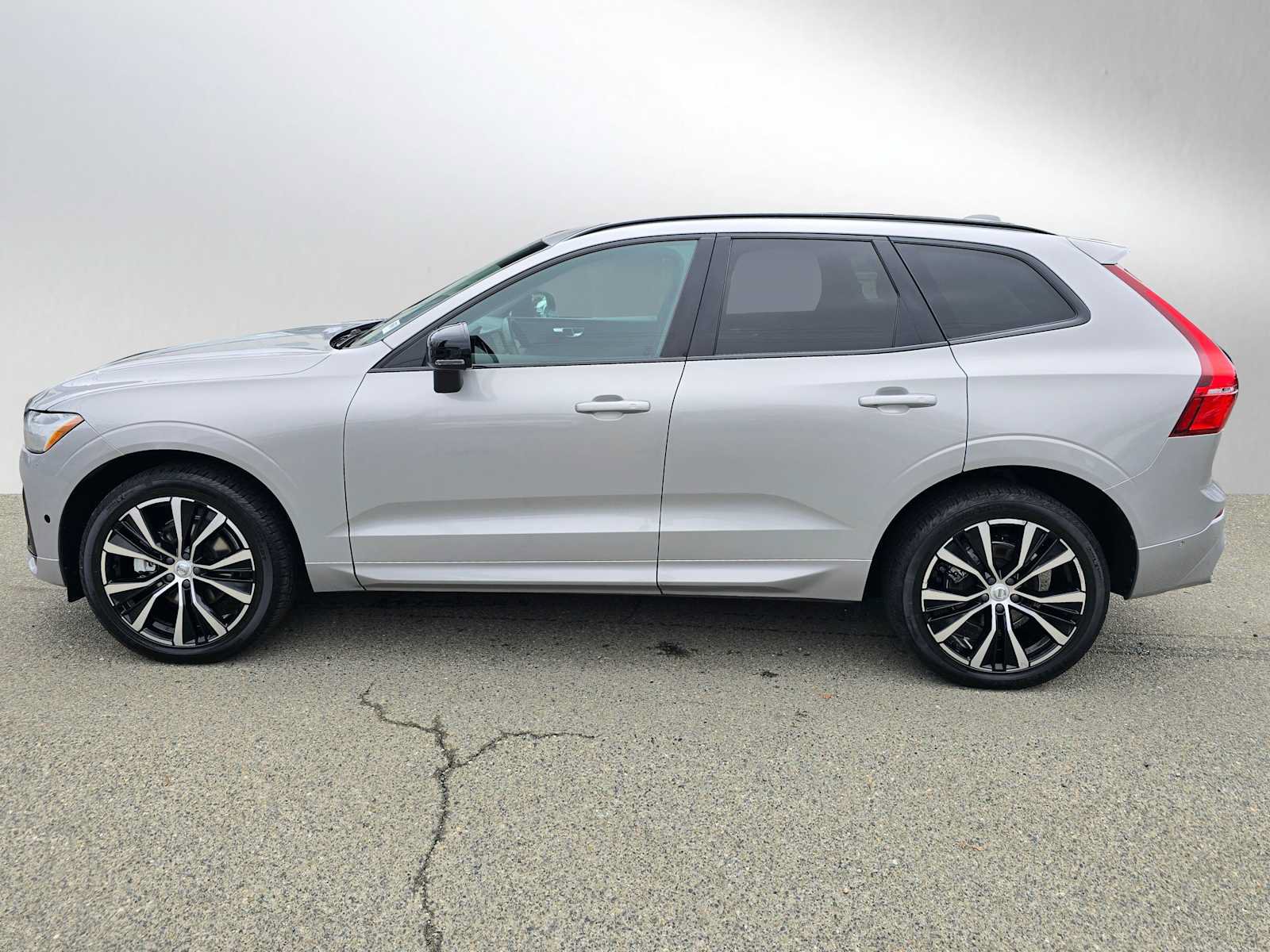 Certified 2023 Volvo XC60 B5 Ultimate AWD/4WD image 7