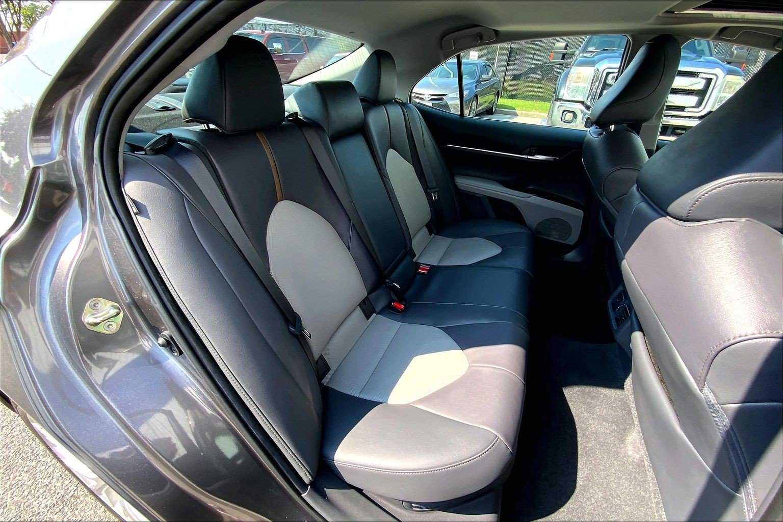 Used 2020 Toyota Camry XLE w/ Sunroof Package FWD image 32