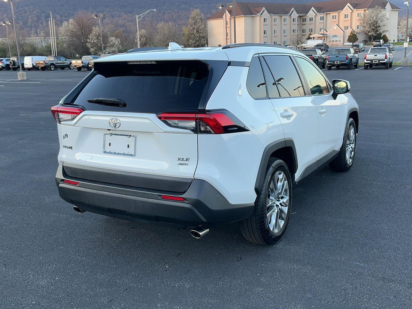 Used 2020 Toyota RAV4 XLE Premium AWD/4WD image 7