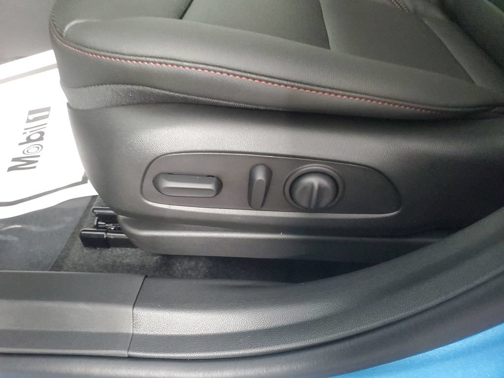 New 2026 Chevrolet Trax RS w/ Sunroof Package FWD image 10