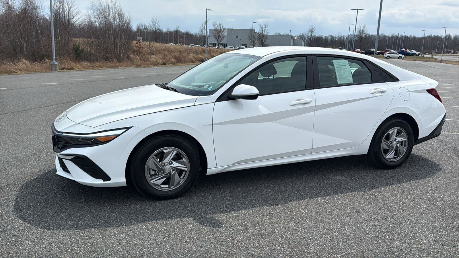 Used 2026 Hyundai Elantra SE FWD image 13