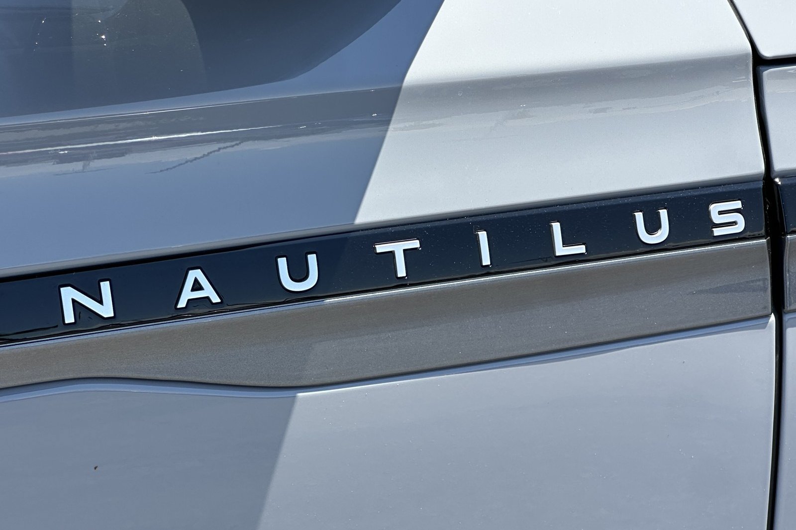 New 2026 Lincoln Nautilus Hybrid AWD/4WD image 3