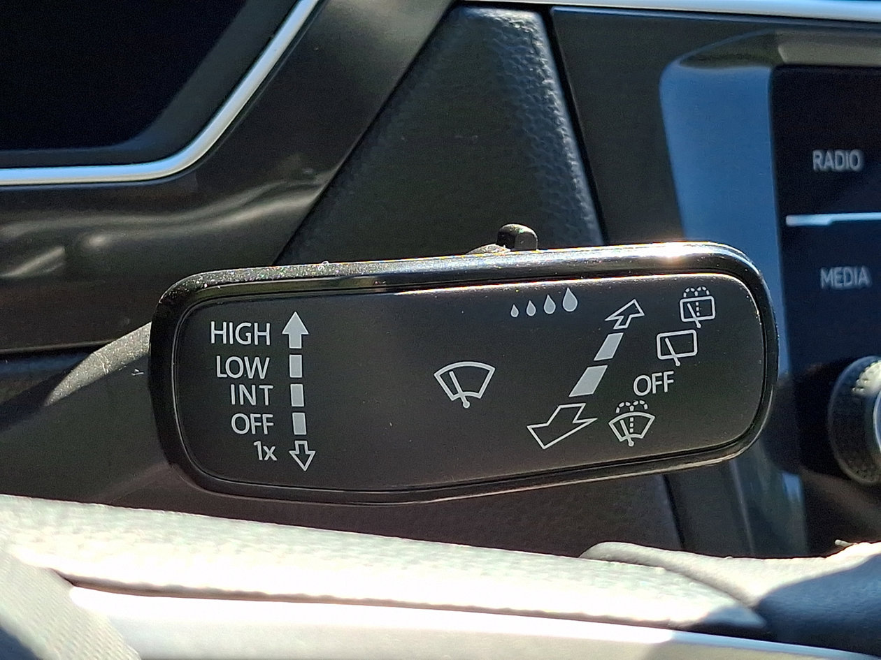 Certified 2024 Volkswagen Tiguan SE FWD image 27