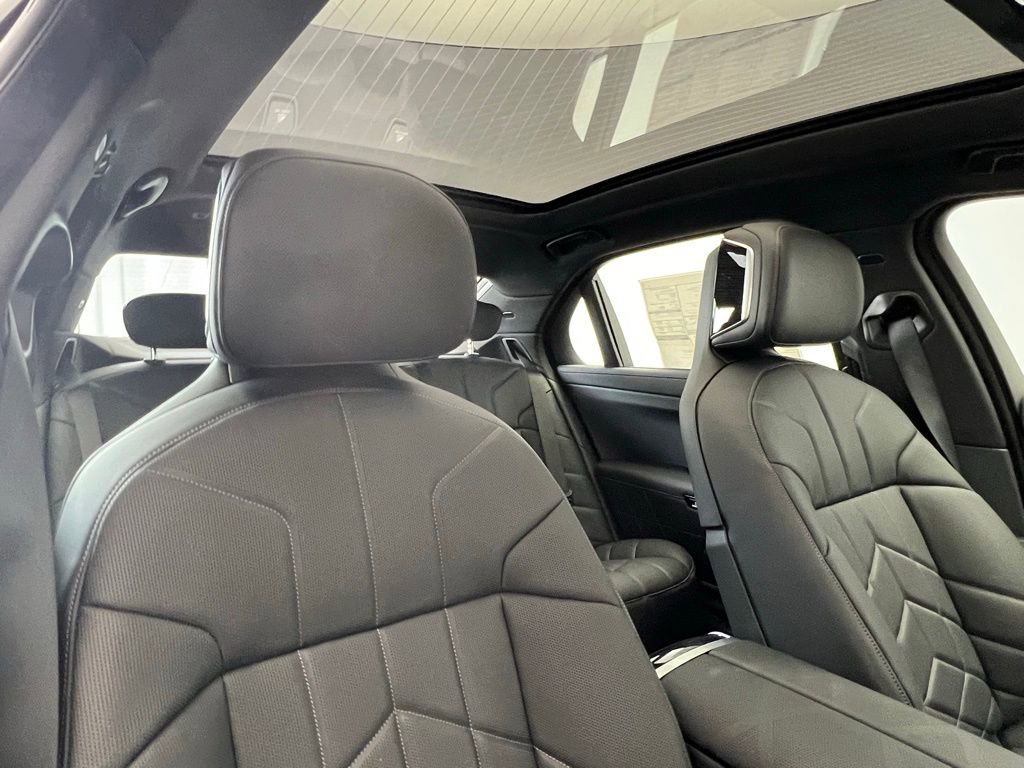 New 2026 BMW 740i image 7