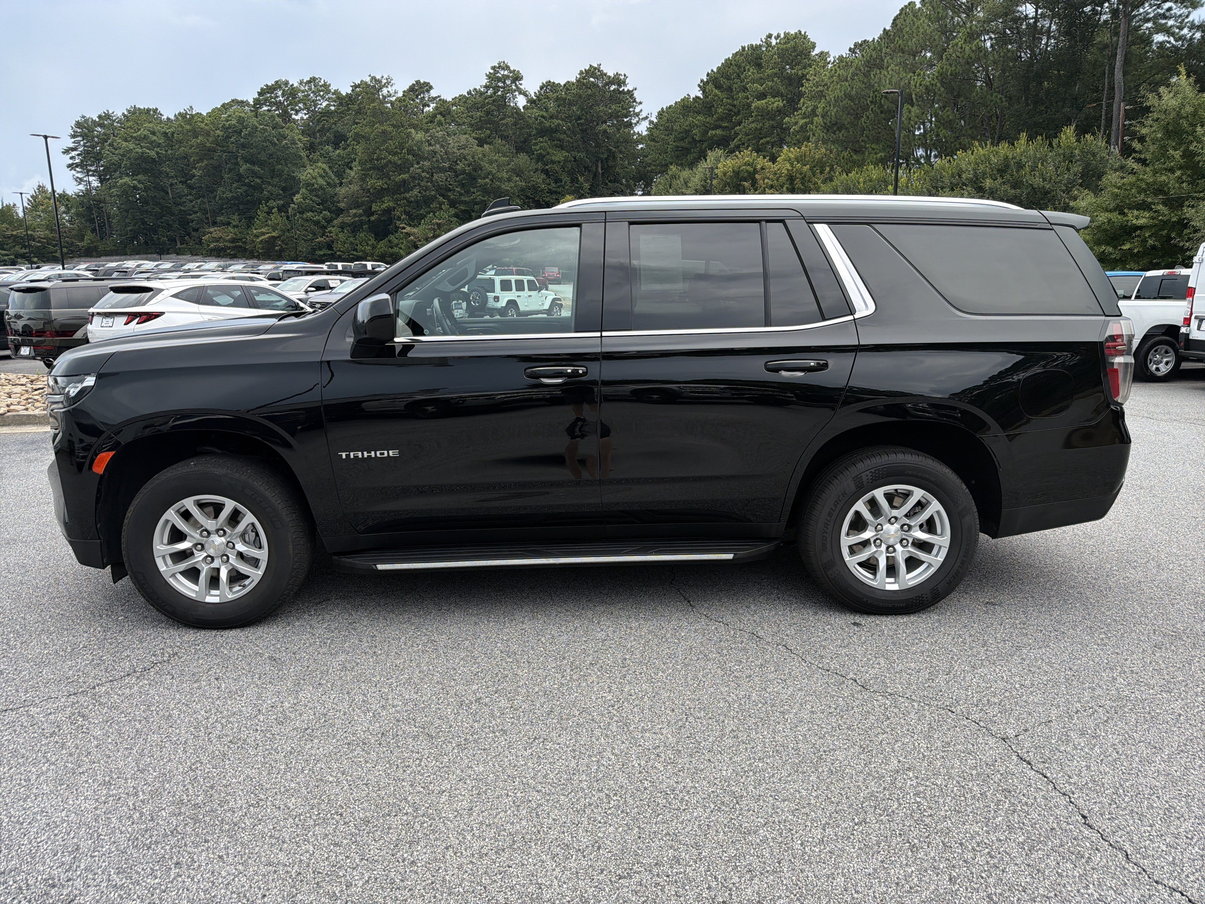 Used 2024 Chevrolet Tahoe LT RWD image 4