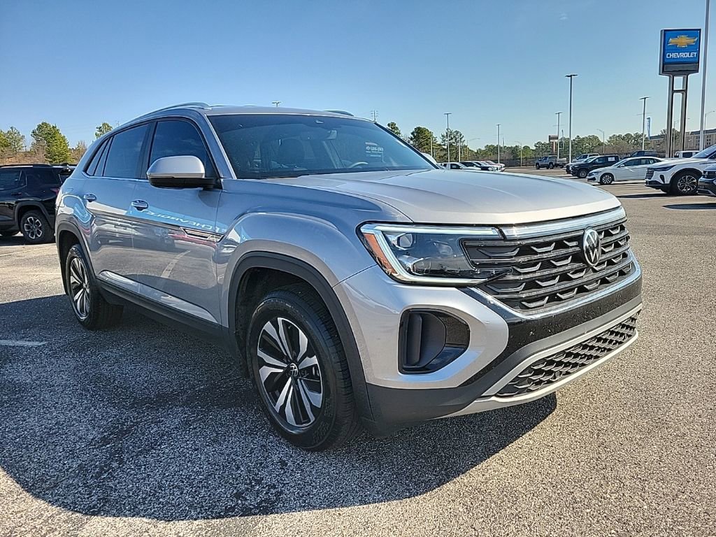 Used 2024 Volkswagen Atlas Cross Sport SE image 3