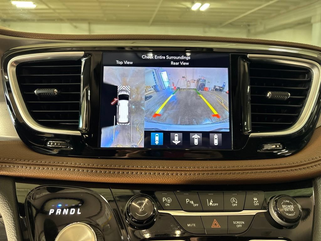 Used 2019 Chrysler Pacifica Limited FWD image 26