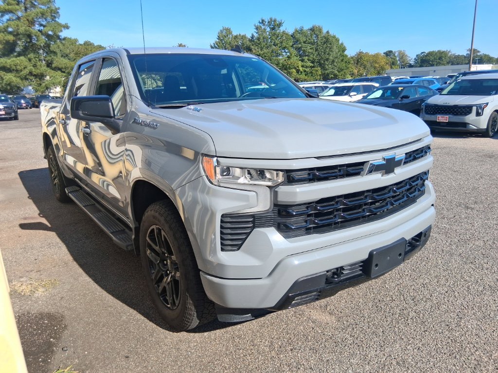 Used 2025 Chevrolet Silverado 1500 RST AWD/4WD image 3