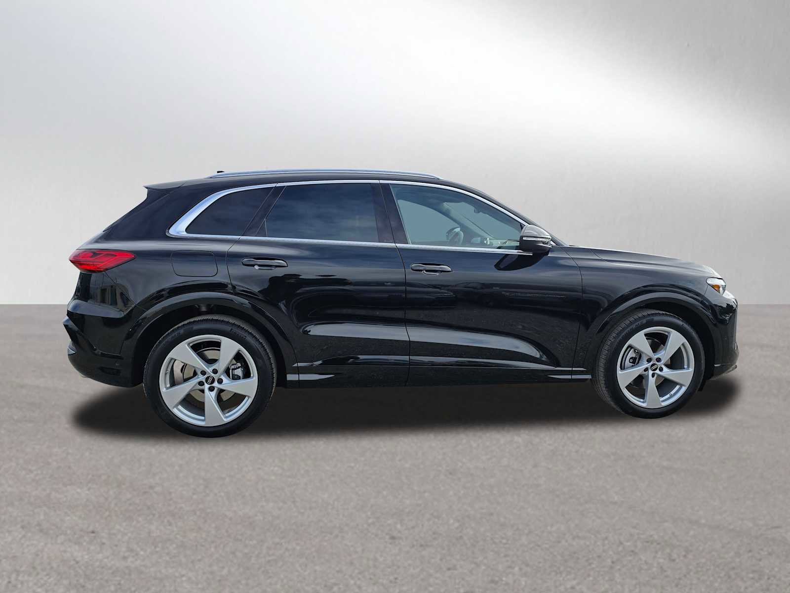 New 2025 Audi Q5 Prestige image 2