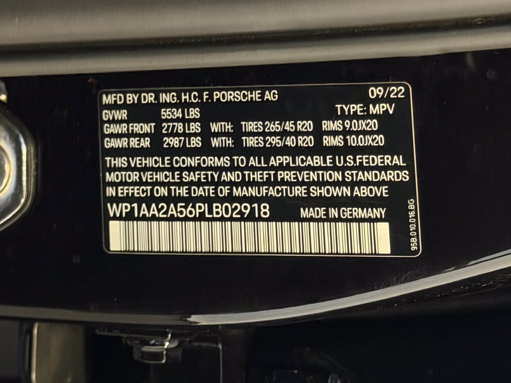 Certified 2023 Porsche Macan AWD/4WD image 26