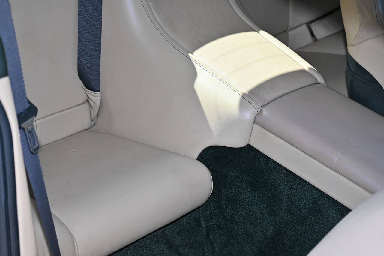 Used 2006 Aston Martin DB9 Volante RWD image 32