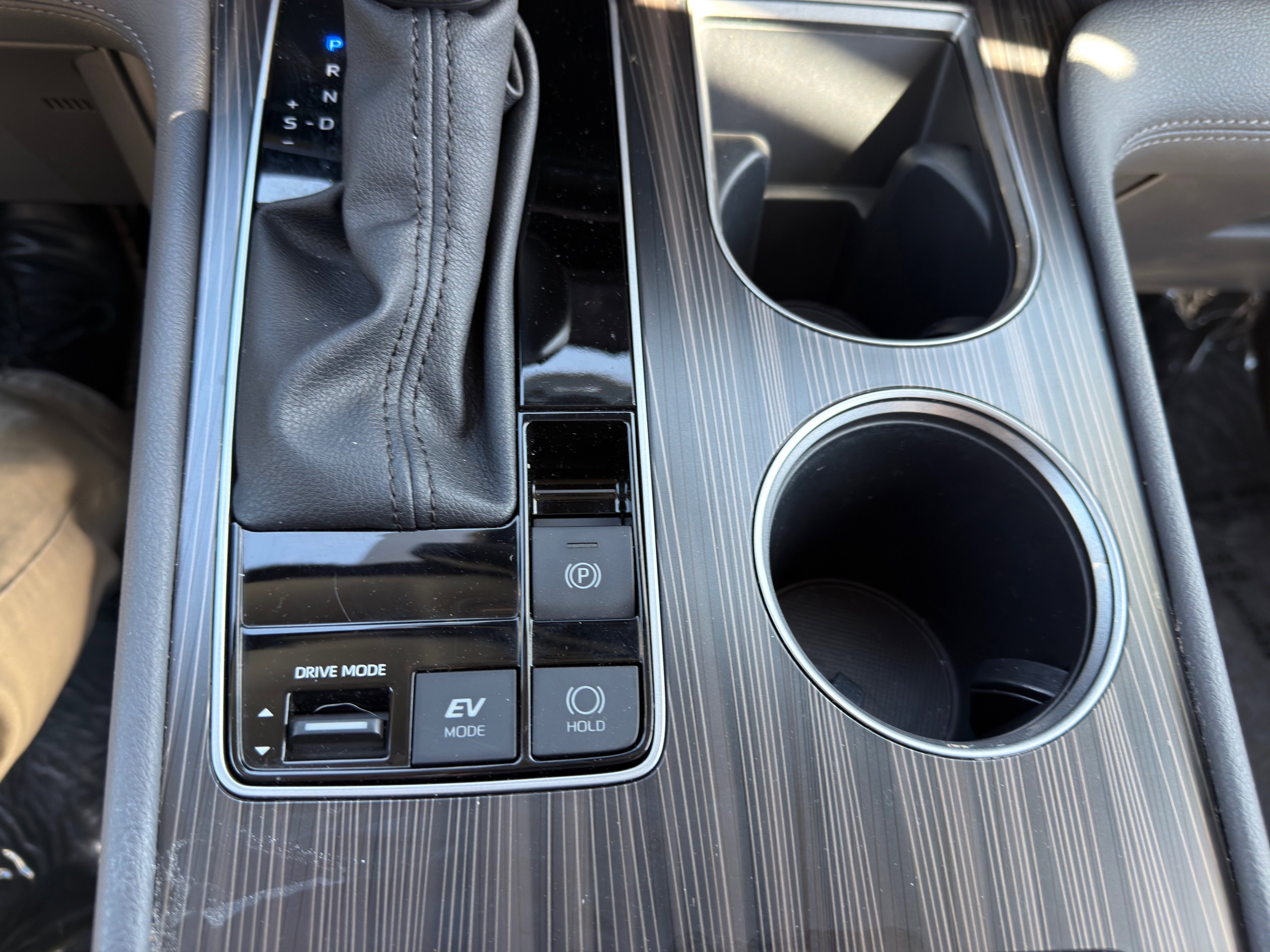 Used 2023 Toyota Sienna Limited image 39