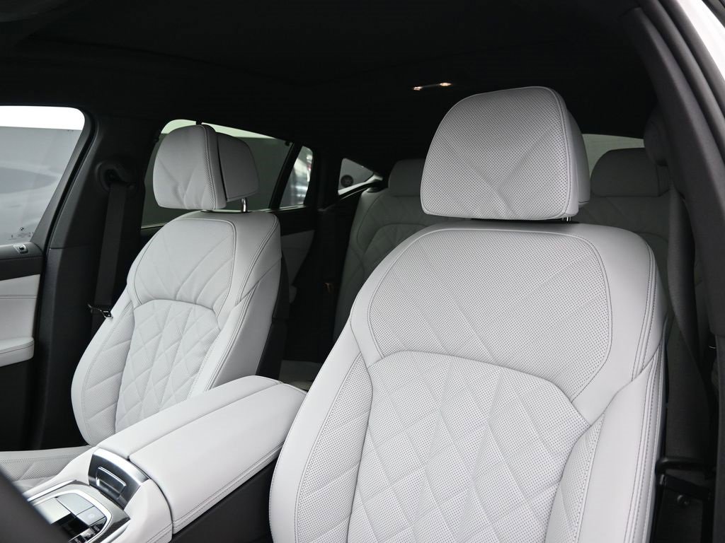 New 2026 BMW X6 M60i image 13