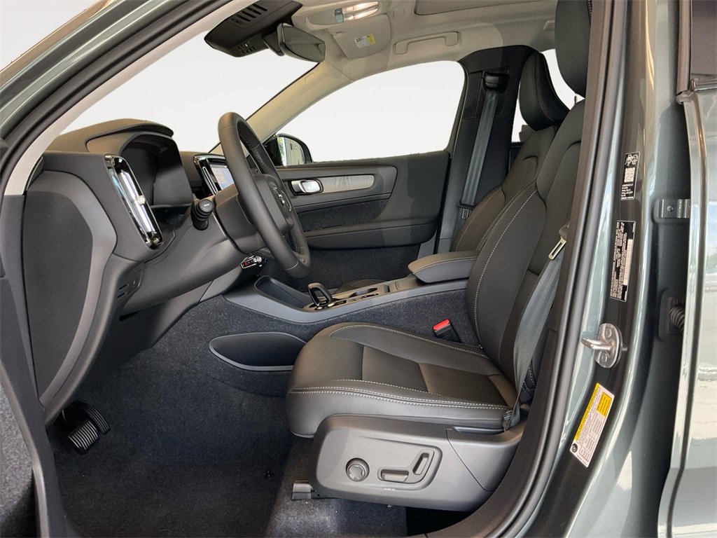 New 2026 Volvo XC40 B5 Core image 9