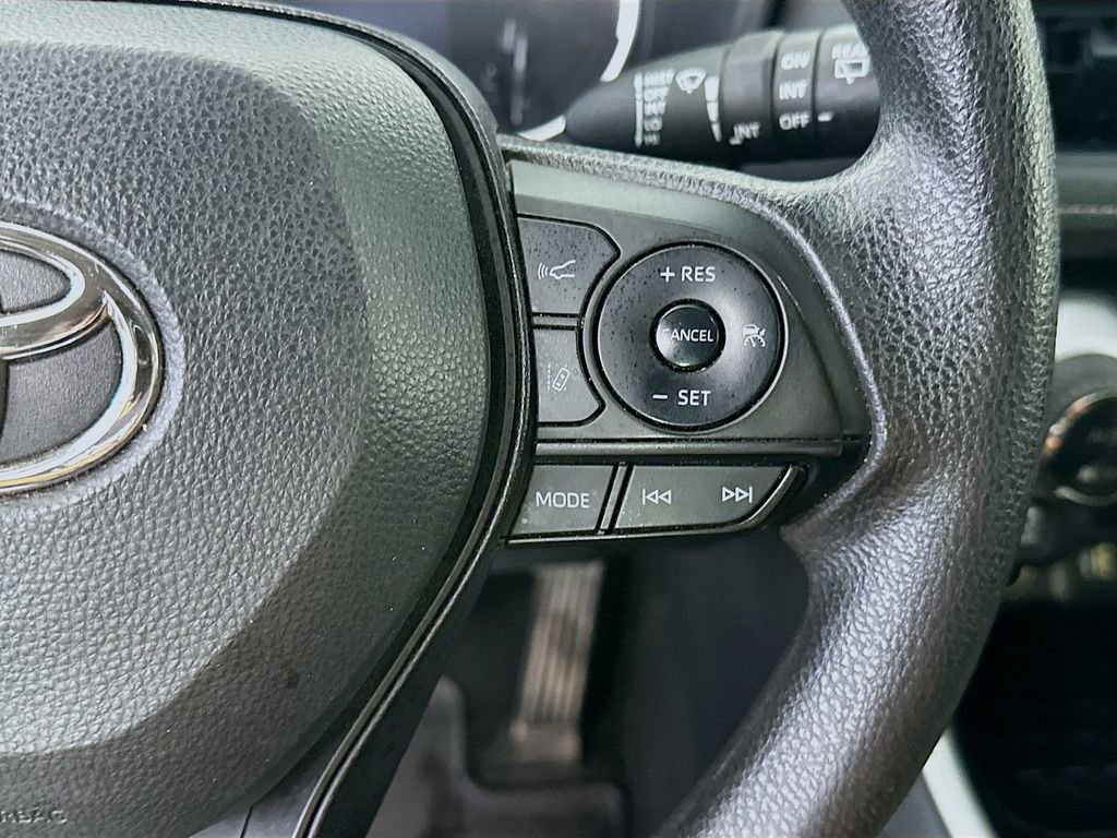 Used 2024 Toyota RAV4 XLE AWD/4WD image 24