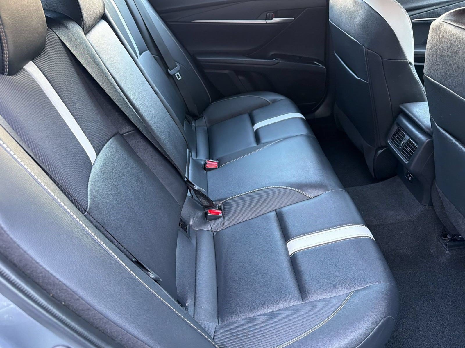 Used 2025 Toyota Camry SE w/ Convenience Package AWD/4WD image 29
