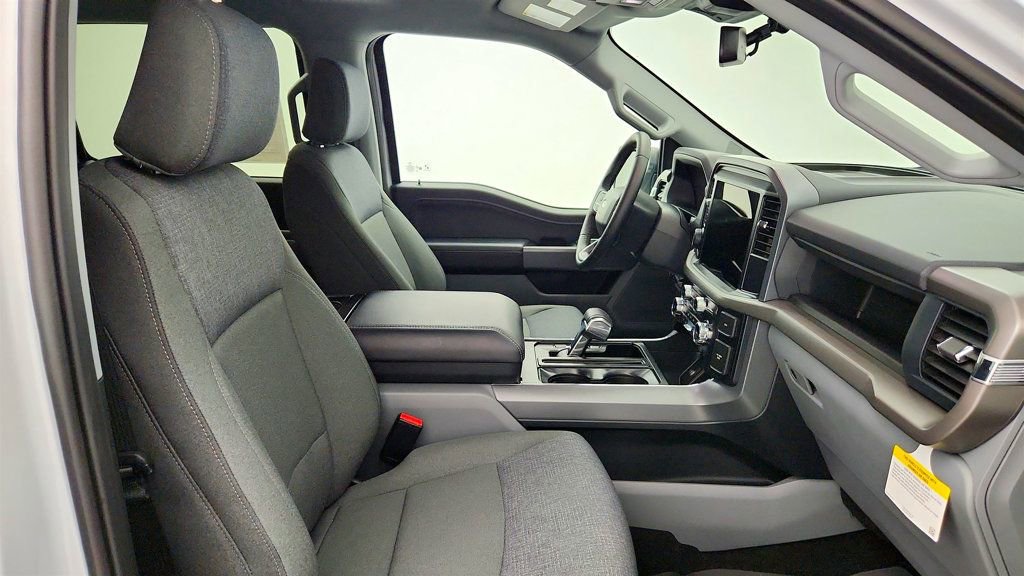 Used 2025 Ford F150 Lightning XLT AWD/4WD image 24