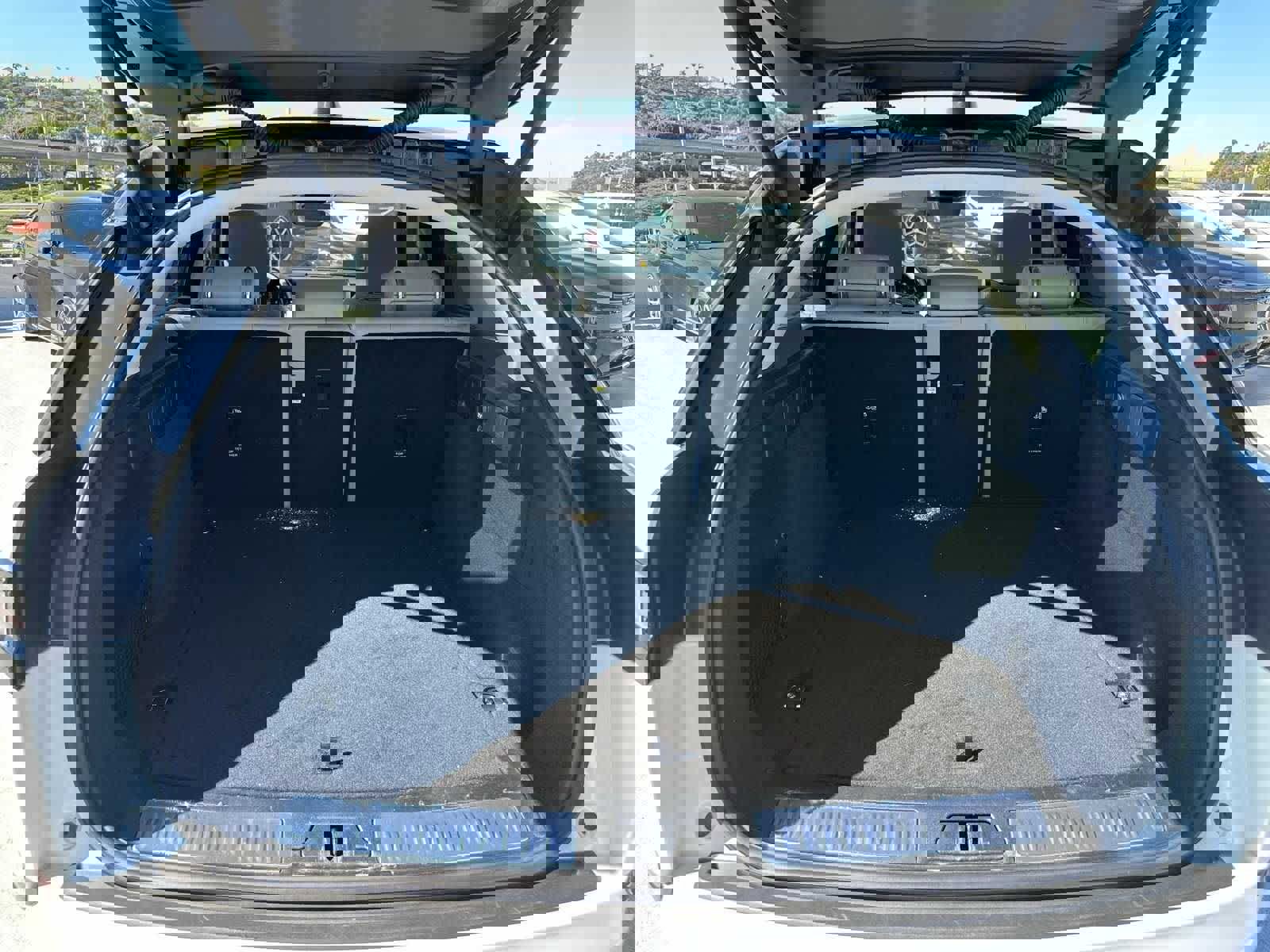 Used 2025 Land Rover Range Rover Velar Dynamic SE image 11