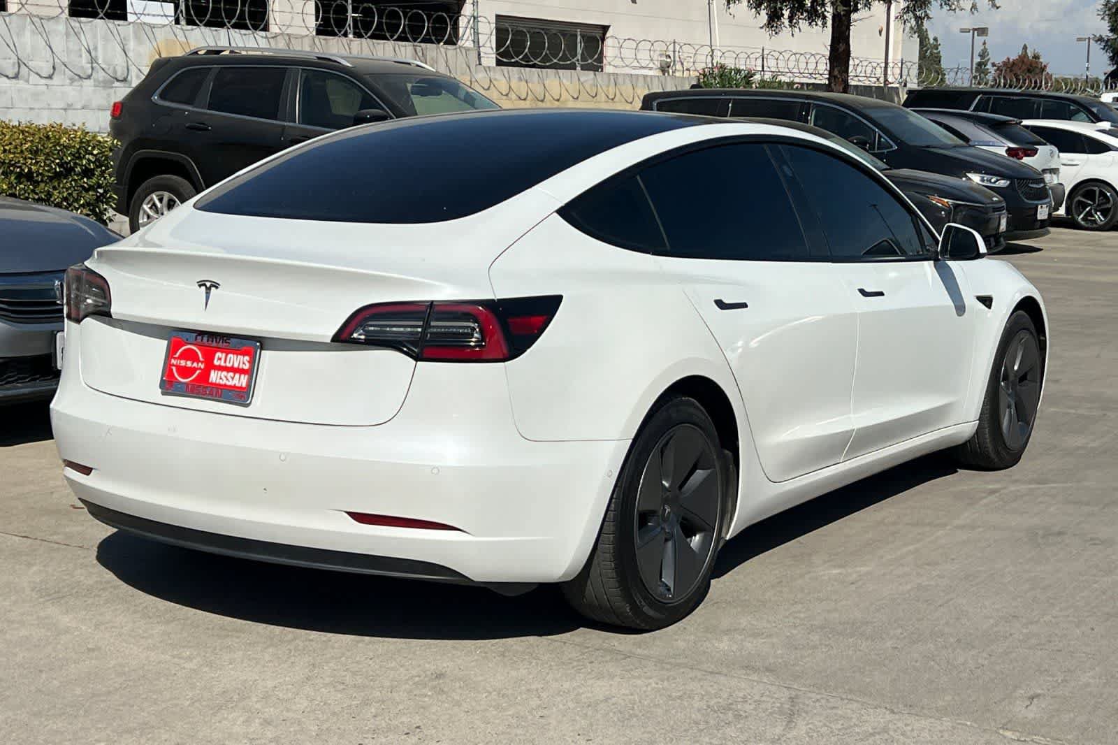 Used 2021 Tesla Model 3 Standard Range Plus RWD image 3