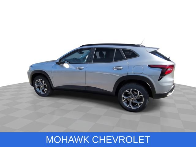 Used 2025 Chevrolet Trax LT w/ LT Convenience Package image 7